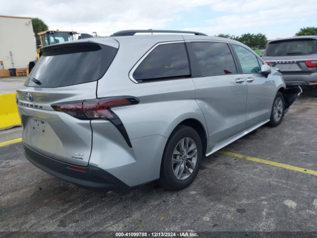 5TDYRKEC9RS200201 Toyota SIENNA XLE