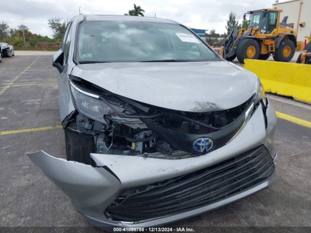 5TDYRKEC9RS200201 Toyota SIENNA XLE