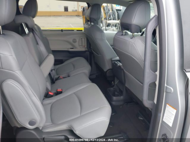 5TDYRKEC9RS200201 Toyota SIENNA XLE