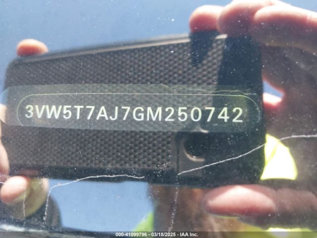 3VW5T7AJ7GM250742 Volkswagen Jetta 2.0t Gli Se