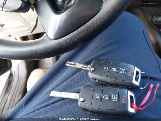KNDJN2A21H7886558 KIA Soul !