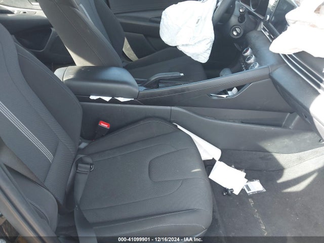 KMHLL4AG1PU576184 Hyundai ELANTRA SE