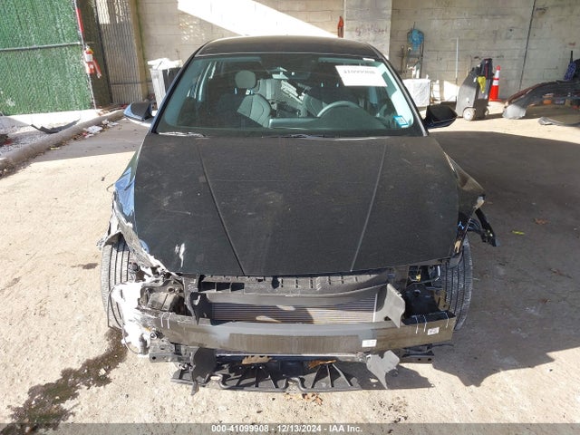 KMHLL4AG5MU195451 Hyundai ELANTRA SE