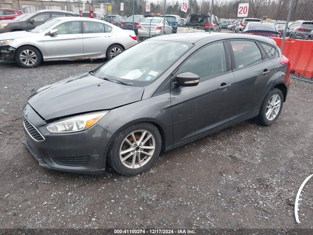 Ford FOCUS SE 2017 1FADP3K24HL305532 Image 2