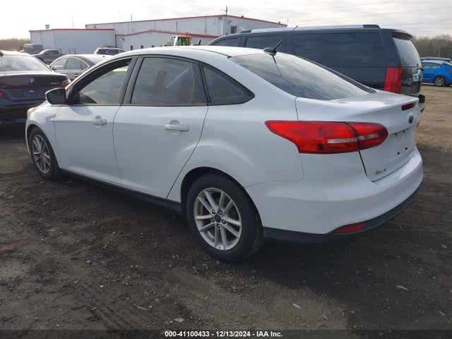 Ford FOCUS SE 2017 1FADP3F20HL291090 Image 3