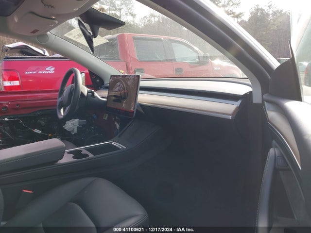 2023 TESLA MODEL Y 7SAYGDEE0PF598745 Photo 4