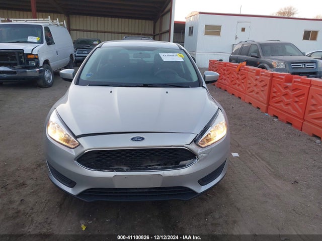 Ford FOCUS SE 2018 1FADP3K21JL316610 Image 12