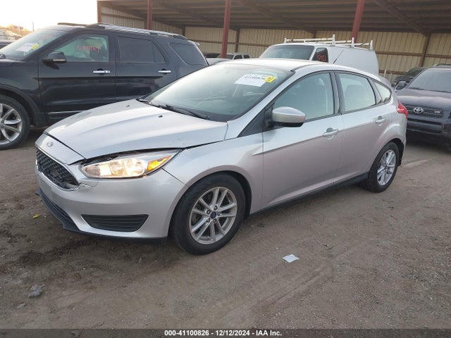 Ford FOCUS SE 2018 1FADP3K21JL316610 Image 2
