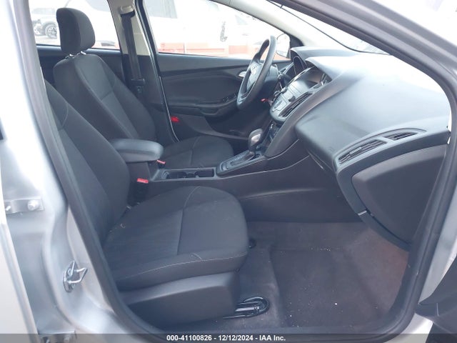 Ford FOCUS SE 2018 1FADP3K21JL316610 Image 5