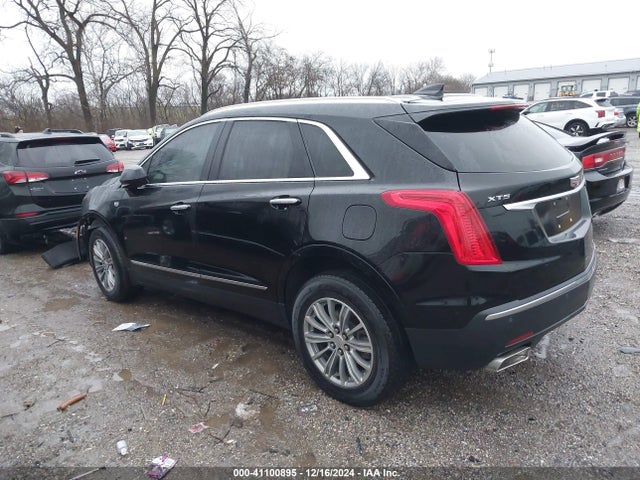 2017 CADILLAC XT5 1GYKNBRS8HZ163233 Photo 2