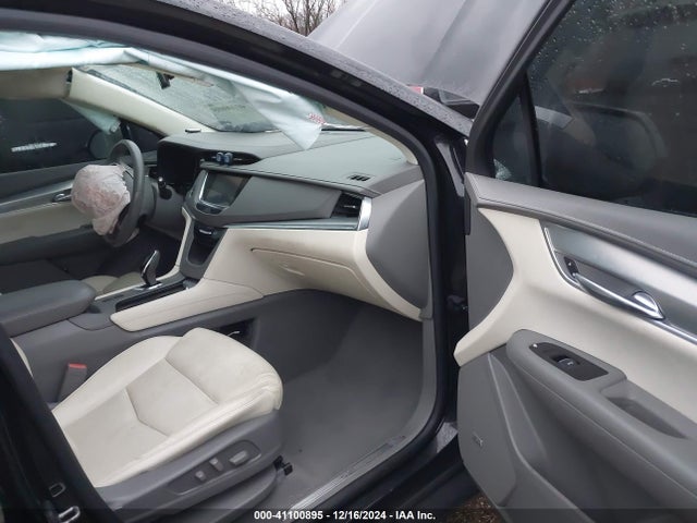 2017 CADILLAC XT5 1GYKNBRS8HZ163233 Photo 4