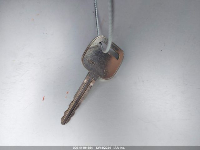 VNKKTUD32FA046001 Toyota YARIS L