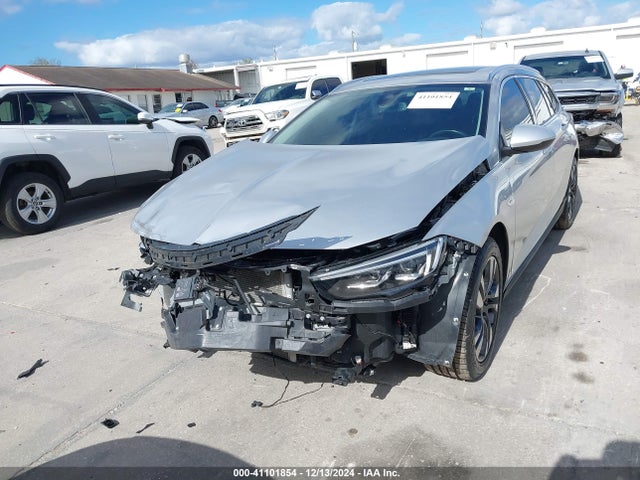 W04GV8SXXJ1151751 Buick Regal Tourx Essence
