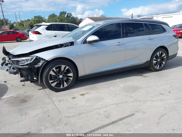 W04GV8SXXJ1151751 Buick Regal Tourx Essence