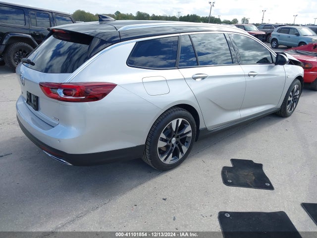 W04GV8SXXJ1151751 Buick Regal Tourx Essence