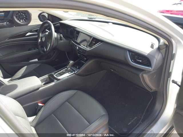 W04GV8SXXJ1151751 Buick Regal Tourx Essence