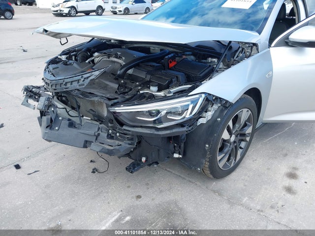 W04GV8SXXJ1151751 Buick Regal Tourx Essence