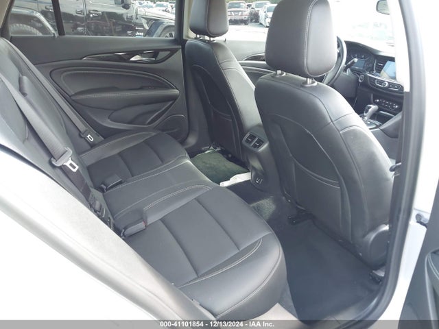 W04GV8SXXJ1151751 Buick Regal Tourx Essence