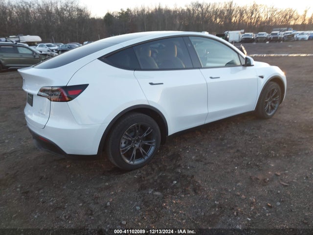 2024 TESLA MODEL Y 7SAYGDEE9RF180607 Photo 3