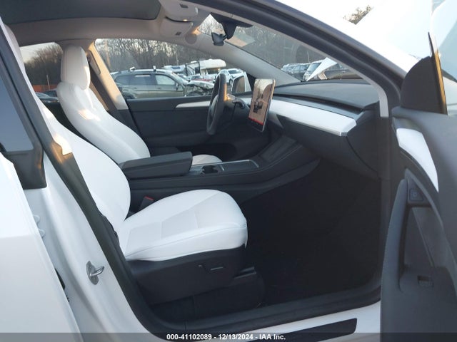 2024 TESLA MODEL Y 7SAYGDEE9RF180607 Photo 4