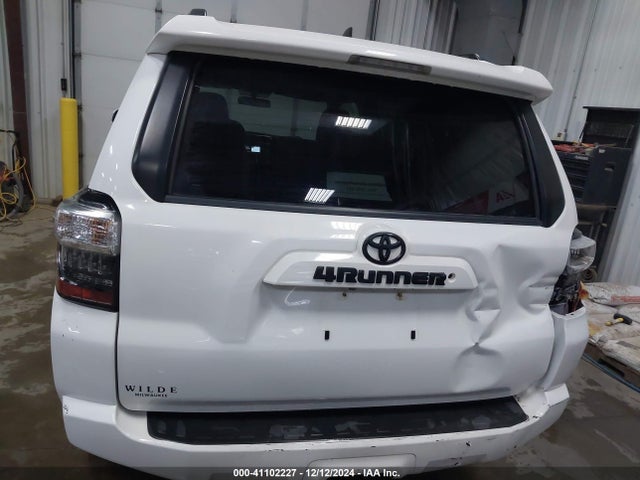 Toyota 4RUNNER SR5 2019 JTEBU5JR0K5721542 Image 16
