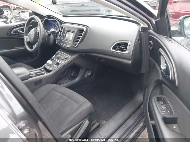 Chrysler 200 Limited 2015 1C3CCCAB3FN717188 Image 5