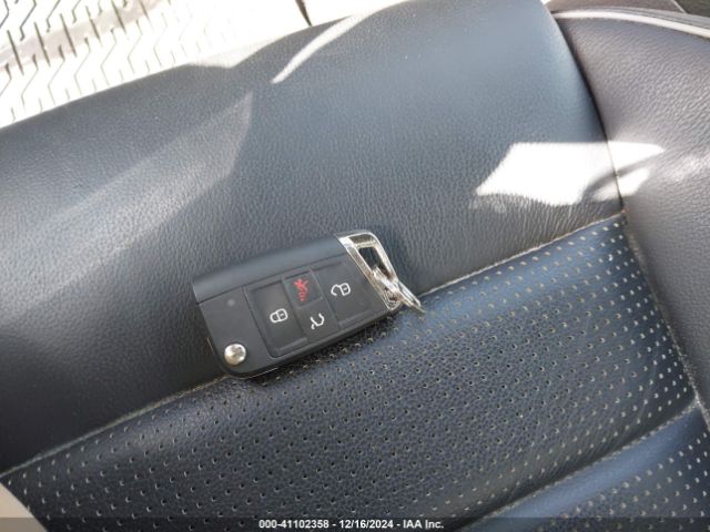 WVWVA7AU0KW122855 Volkswagen Golf R 2.0t W/dcc   Navigation