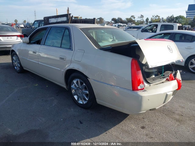 2011 CADILLAC DTS 1G6KH5E6XBU111052 Photo 2