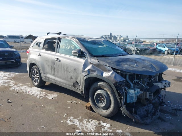 Toyota Highlander Xle 2019 5TDJZRFH4KS614657 Image 1