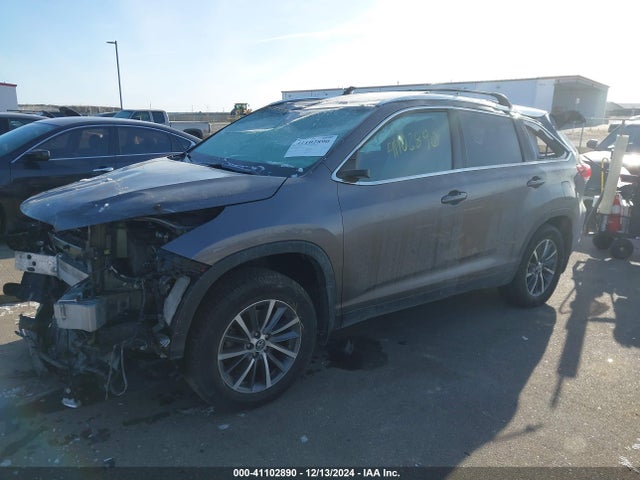 Toyota Highlander Xle 2019 5TDJZRFH4KS614657 Image 2