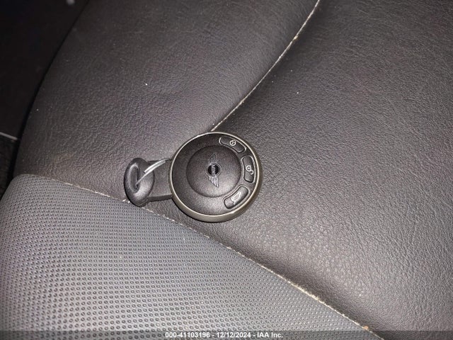 2009 MINI COOPER WMWMF33559TT68627 Photo 10