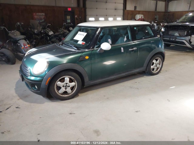 2009 MINI COOPER WMWMF33559TT68627 Photo 1