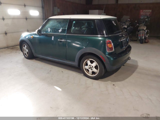 2009 MINI COOPER WMWMF33559TT68627 Photo 2