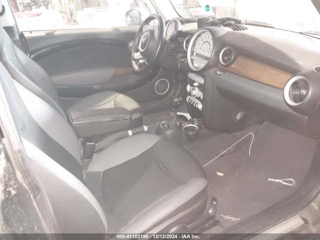 2009 MINI COOPER WMWMF33559TT68627 Photo 4