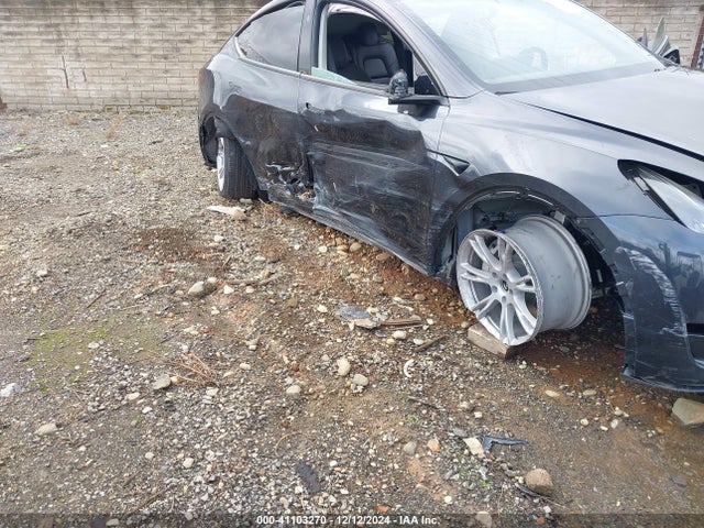 2024 TESLA MODEL Y 7SAYGAEE8RF069271 Photo 5