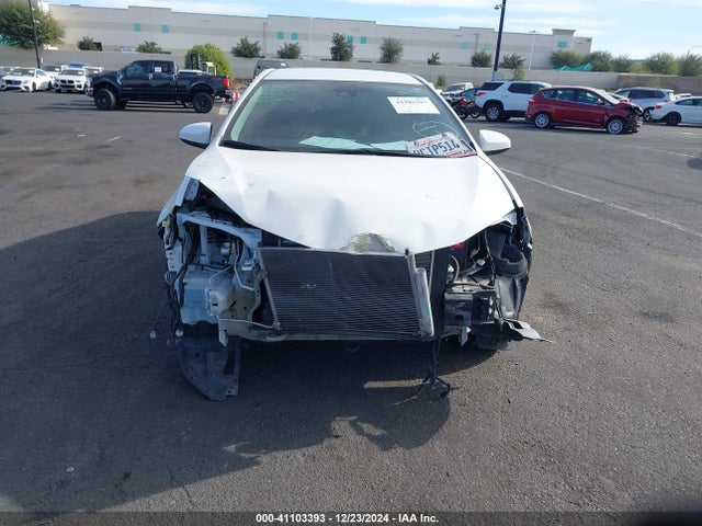 Toyota COROLLA LE 2018 5YFBURHE5JP792929 Image 13