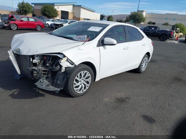 Toyota COROLLA LE 2018 5YFBURHE5JP792929 Image 2