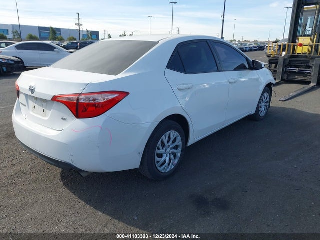 Toyota COROLLA LE 2018 5YFBURHE5JP792929 Image 4