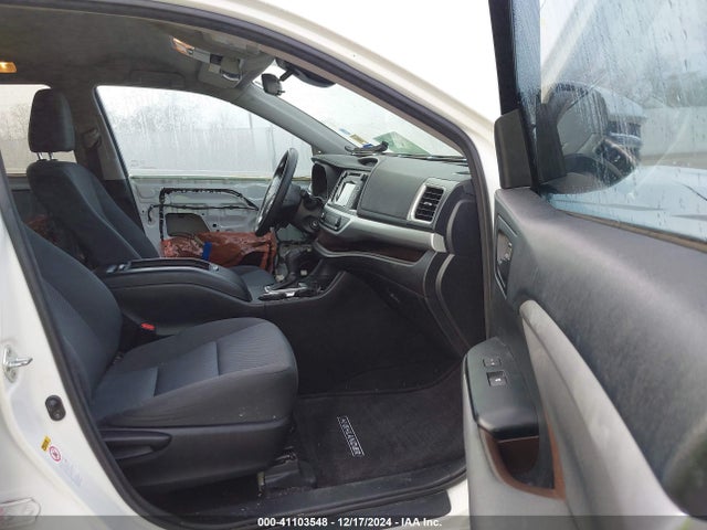5TDZZRFHXHS207454 Toyota Highlander Le