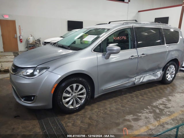 Chrysler Pacifica Touring L 2019 2C4RC1BG3KR550235 Image 2