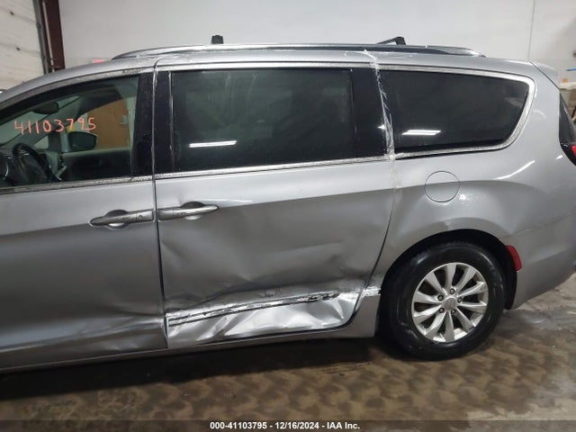 Chrysler Pacifica Touring L 2019 2C4RC1BG3KR550235 Image 6