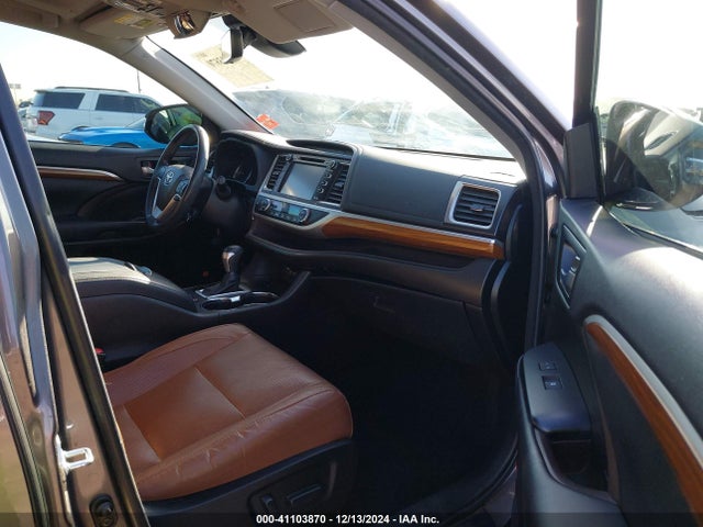 Toyota Highlander Limited Platinum 2018 5TDDZRFH7JS901163 Image 5