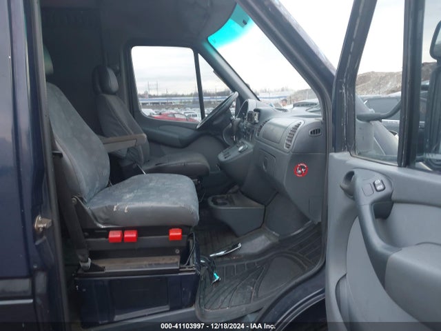 41103997 :رقم المزاد ، WD2PD644145618731 vin ، 2004 Dodge Sprinter Van 2500 مزاد بيع
