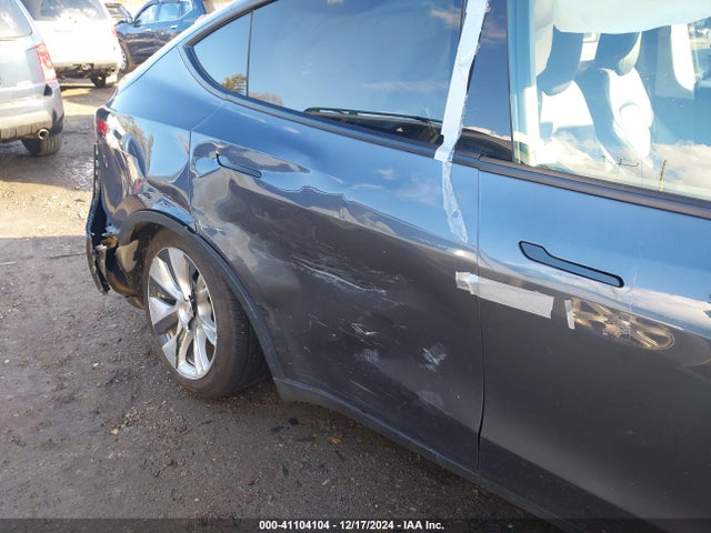 2021 TESLA MODEL Y 5YJYGDEE7MF110514 Photo 5