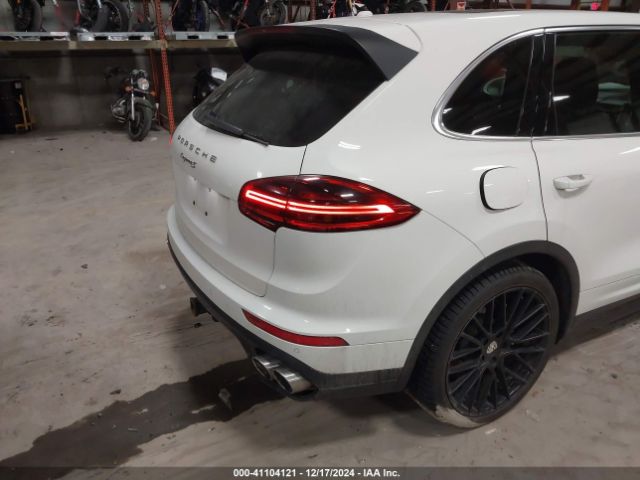 2018 PORSCHE CAYENNE WP1AB2A2XJLA60828 Photo 3