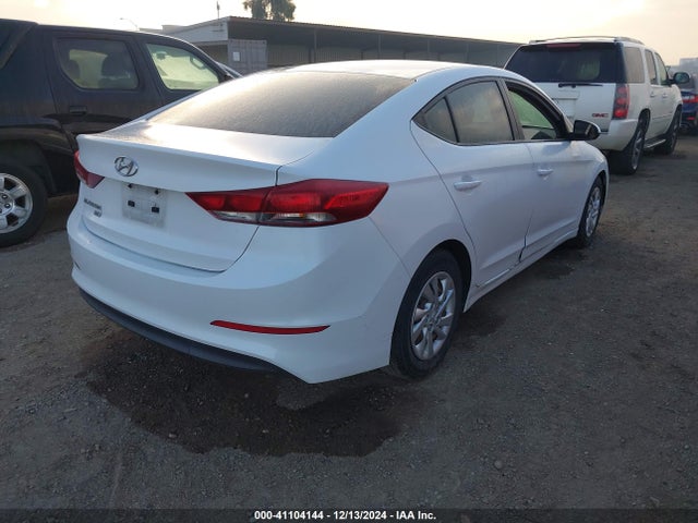 Hyundai ELANTRA SE 2018 5NPD74LF3JH308837 Image 4