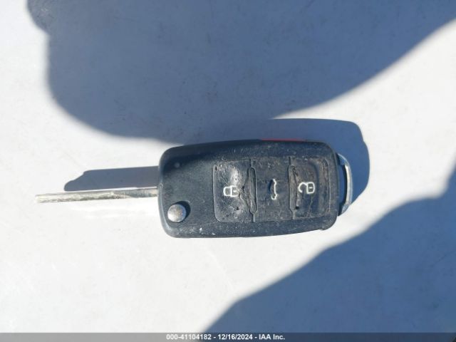 WVGAV7AX4GW613137 Volkswagen TIGUAN S