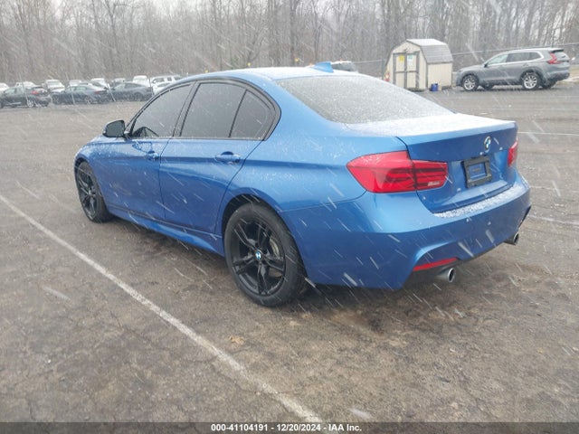 BMW 2018 2018 WBA8B7G5XJNU94781 Image 3