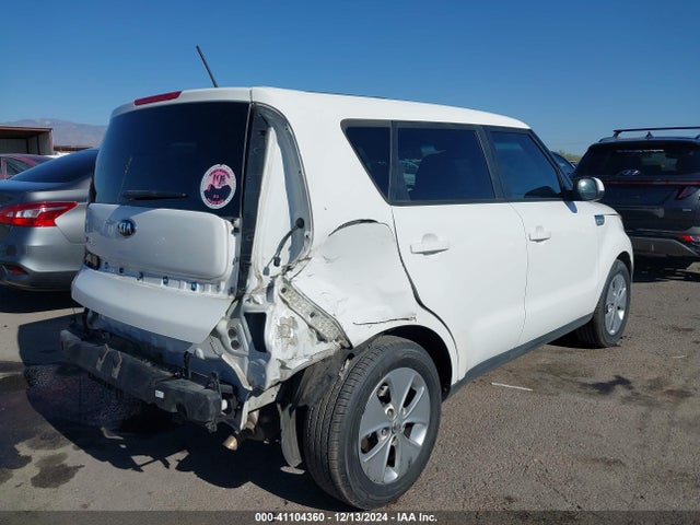 KIA Soul 2016 KNDJN2A21G7846432 Image 4
