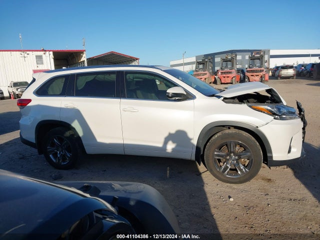 Toyota Highlander Limited Platinum 2017 5TDDZRFH7HS379242 Image 13